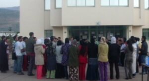 مثير:لص يتنكر في زي حارس أمن خاص، ويرهب طالبات إقامة الحي الجامعي. وهذا ما وقع