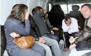 فضيحة:اعتقال سعودي احتجز فتاتين يكشف عن تورط سمسار عقاري وثق عقد زواج عرفي