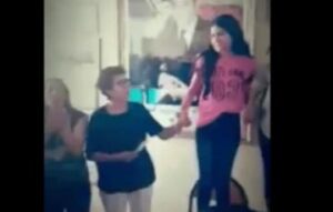 فيديو التلميذة التي نجحت بمعدل 20 على 20 في الإعدادي