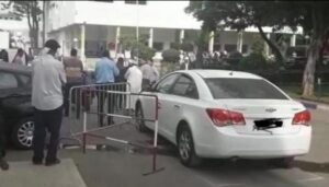 فرحة ازدياد مولود جديد تتحول إلى صدمة هستيرية لأسرة قتل طبيب طفلها و أرسل أخته إلى المستعجلات بسيارة (شيفروليت) .