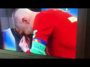 راموس يجهش بالبكاء بعد الاقصاء من كاس العالم