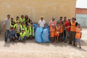 متطوعون يشنون حملة على المطارح العشوائية بمزارع أكلو .