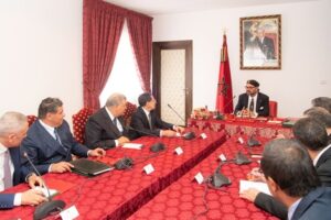 الملك يعفو عن 1204 شخصا، و يجتمع برئيس الحكومة والوزراء المعنيين بأهم القضايا المثارة في خطاب العرش، و هذه تفاصيل الاجتماع.