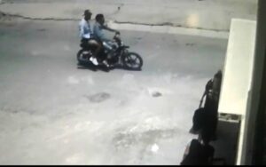 أكادير : لصوص محترفون يسرقون حقيبة سيدة وبها مجوهرات ثمينة ووثائق شخصية بسرعة مذهلة (+فيديو)