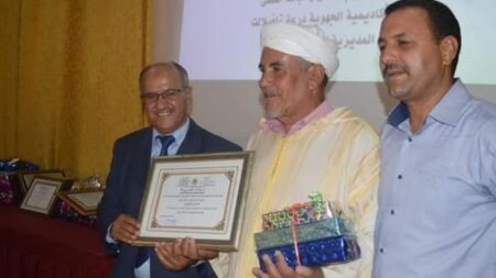 الشيخ السبعيني "عمي الحسن" يحقق حلما راوده مند الستينيات، ويتمكن من الحصول على الباكالوريا، وهذا ما يفكر فيه مستقبلا.