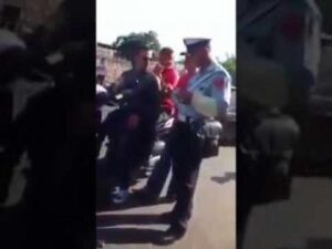 شرطي يستحق كامل التقدير بعدما رفض الوساطة و أصر على تطبيق القانون