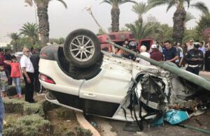 أكادير24 تنفرذ بنشر فيديو مؤثر لحادثة السير الخطيرة بأكادير و التي تسبب فيها مول “كاط كاط”، و نجم عنها تخريب ممتلكات عمومية (مرفق بالصور).