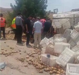 بالصور:اصطدام “رموك” ب 3 سيارات يخلف مصرع ثلاثة أشخاص