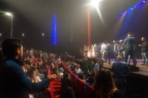 مهرجان ” للضحك فقط” بأگادير: جنبات مسرح الهواء الطلق ممتلئة عن آخرها