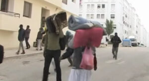 تيزنيت تستقبل المهاجرين الأفارقة المرحلين من مدن الشمال