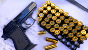 سائق حافلة يقود جميع الركاب نحو مقر الأمن بعد العثور على مسدس و12 رصاصة من عيار 9 ملم