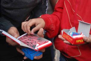 خمس سنوات حبسا لبائعي ومروجي الشُهب الاصطناعية ومفرقعات ‘عاشوراء’ بشكل غير قانوني