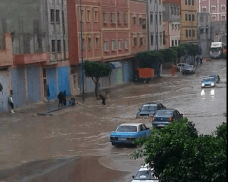 عاجل:انفجار قناة للصرف الصحي يزكم أنوف ساكنة انزكان.