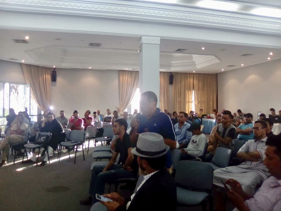 مِهنيون يفضحون سنطرال بأكادير في لقاء تواصلي، ويتهمونها بخلط الحليب مع الماء