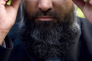 مثير:ملتح استعطف صاحب سيارة “بيكوب” من أكادير أن يقله رفقته إلى شيشاوة، فاكتشف أنه مجرم خطير.