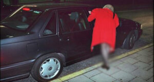 خطير:عصابة “فراقشية” تستعين بفتاة حسناء للإيقاع بالعشرات من مربي الماشية