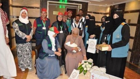 القصة الكاملة ل "أصغر حاج مغربي" تضعه "رودانية" في المدينة المنورة أثناء تأدية مناسك الحج