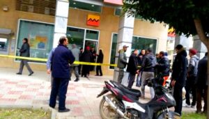 خطير:عصابة تهاجم زبون بنك وتستولي على 134 مليون وتلوذ بالفرار