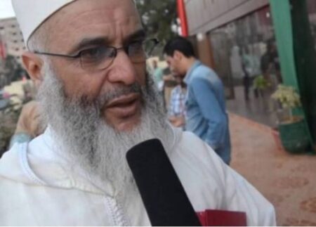 "ستار الكعبة" و انتقاد حكام السعودية، تدفع وزارة التوفيق إلى توقيف خطيب جمعة.