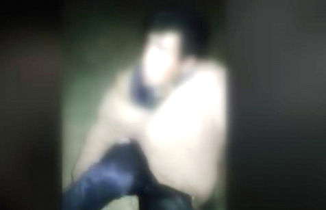 فيديو بشع لعصابة اختطفت قاصرا، ورميه بمنطقة خلاء قبل التهديد باغتصابه.