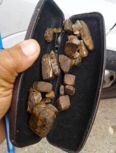 مروج الحشيش بكورنيش أكادير يقع في قبضة عناصر الشرطة ب:”الكواد”، و بحوزته ممنوعات و سلاح أبيض.