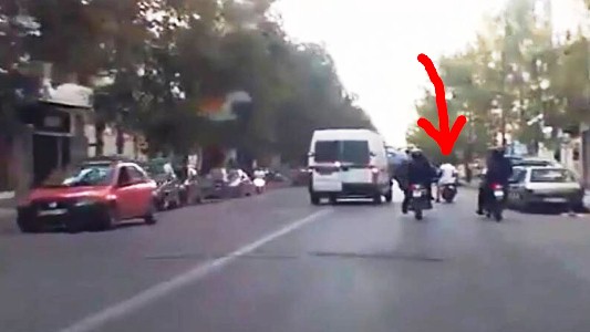 أكادير : مطاردة هوليودية بالسيارات و الدراجات تنتهي بسقوط عصابة خطيرة في قبضة شبان، و تسلميها للشرطة.