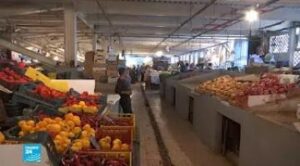 لهذا السبب عزف الجزائريون عن شراء الخضر والفواكه.