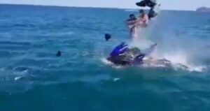 خطير: انفجار جيت سكي وسط مياه البحر