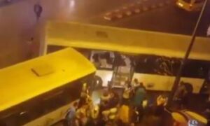 شاهد كيف هاجم “مشرملون” حافلة، و اعتدوا على ركابها