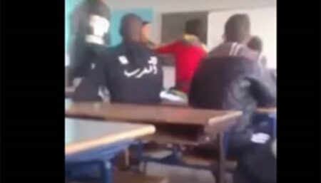 (+فيديو)تسجيل صوتي لأستاذ جامعي يسب طالبة ويصفها بـ”الكلبة” يثير غضب رواد الفايسبوك (+فيديو)تسجيل صوتي لأستاذ جامعي يسب طالبة ويصفها بـ”الكلبة” يثير غضب رواد الفايسبوك