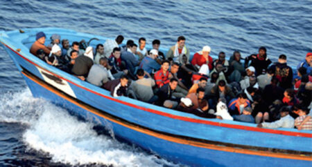 درك تيزنيت يفكك شبكة مكونة من 10 أشخاص تنشط في التهجير السري، ويحجز سيارتين من نوع " بيكوب " و " بيرلا نكو "