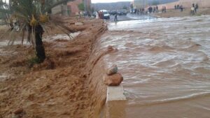 تارودانت تحت رحمة سيول الأمطار الطوفانية، وموظف ببريد المغرب يلقى حتفه غرقا وسط مشهد مؤثر