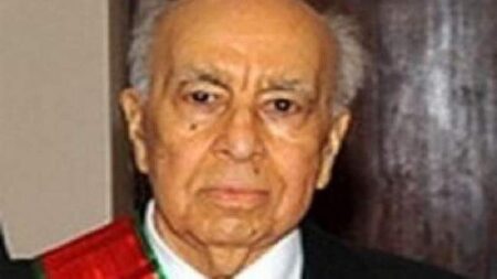 وزير ل:6 حكومات ورفيق الحسن الثاني ينتقل إلى الرفيق الأعلى. وزير ل:6 حكومات ورفيق الحسن الثاني ينتقل إلى الرفيق الأعلى.