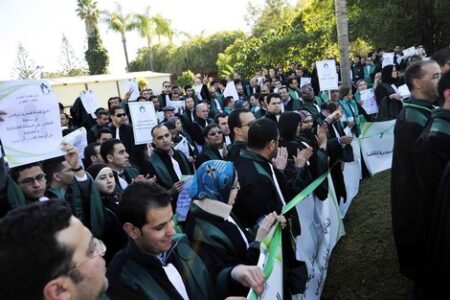 "الفايسبوك" يجر 4 قضاة للمثول أمام المفتشية العامة للشؤون القضائية، و أحفوظ تعلن عن استقالتها من رئاسة الجمعية المغربية للقضاة.