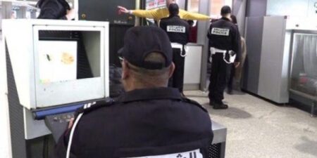 شرطة مطار أكادير تضرب بقوة، وتعتقل بريطانيين و بحوزتهم بضاعة هامة و أموال مهربة شرطة مطار أكادير تضرب بقوة، وتعتقل بريطانيين و بحوزتهم بضاعة هامة و أموال مهربة
