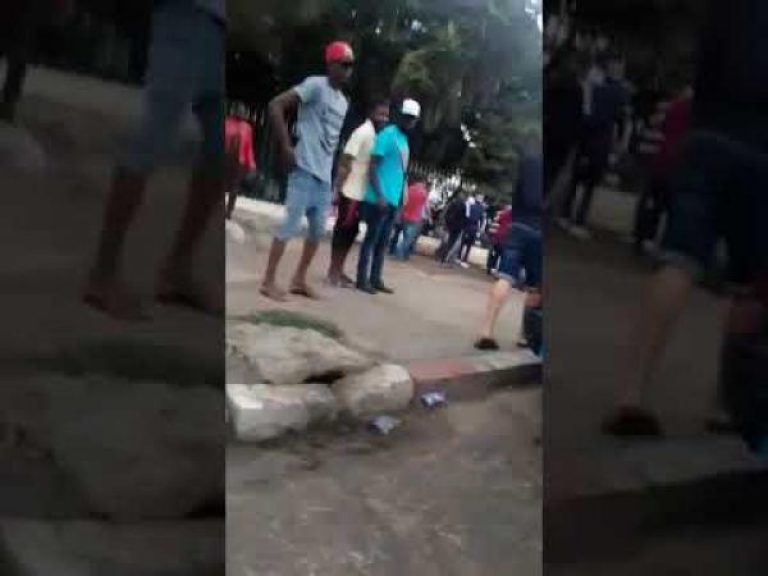 +فيديو: زوج يعنف زوجته بطريقة وحشية يوما واحدا بعد دخول قانون محاربة العنف ضد المرأة حيز التطبيق.