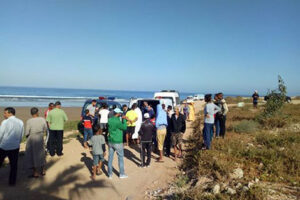 (بالصورة) بعد ثلاثة أيام..بحر أكادير يلفظ جثة الطفل الذي اختفى ببنسركاو