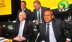 رئيس الكاف يُحدّد موقفه الأخير من إجراء كأس امم إفريقيا في الكاميرون