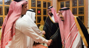 ابن جمال خاشقجي يغادر السعودية مع عائلته. وهذه وجهته