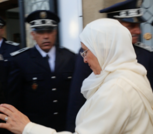 الحقاوي « تهرب » وسط حراسة أمنية وترفض التعليق على « شهيد وزارتها »