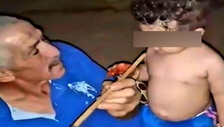 صادم: فيديو ل”أب” يُعلم طفلته تدخين “السبسي” يهز الفايسبوك، ومطالب عاجلة باعتقاله صادم: فيديو ل"أب" يُعلم طفلته تدخين "السبسي" يهز الفايسبوك، ومطالب عاجلة باعتقاله