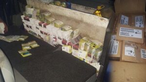 إحباط محاولة تهريب ألفي وحدة تخزين على شكل بطاقة carte mémoire و مفتاح USB قيمتها تفوق 38 مليون سنتيم