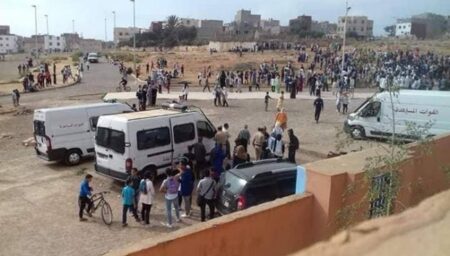 بالصور:القوات العمومية تفك اعتصام تلاميذ داخل إعدادية بأكادير، واتهامات لأطراف خارج المؤسسة بتأجيج الاحتجاجات بالصور:القوات العمومية تفك اعتصام تلاميذ داخل إعدادية بأكادير، واتهامات لأطراف خارج المؤسسة بتأجيج الاحتجاجات