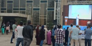 بالصور:طارق السويدان يستقطب جمهورا غفيرا الى بلدية أكادير
