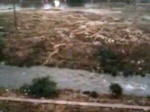 +فيديو معبر: الأمطار الغزيرة التي تهاطلت على أكادير تعيد الحياة للواد الذي يخترق المدينة، و كميات هامة من المياه تضيع هدرا