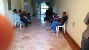 +فيديو: قناصة اشتوكة أيت باها مستاؤون في قاعة الإنتظار التي طال فيها الترقب و الانتظار.