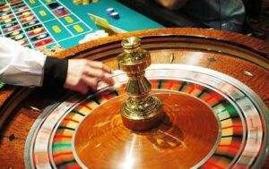 أكادير : ورقة نقدية بقيمة مليون أورو تطيح بأربعيني في قبضة رجال الشرطة وسط كازينو في المدار السياحي.