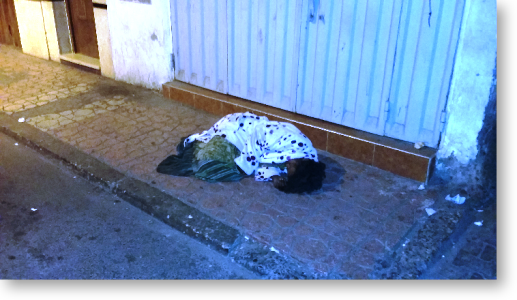 انزكان : مواطنون ينتظرون تدخل عامل الاقليم لانقاد سيدة متخلى عنها تصارع “المرض” في وضع صحي متأزم.