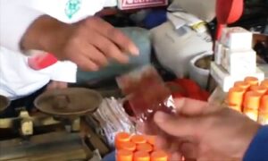 +فيديو:فضيحة “زعفران” أكادير المغشوش تنفجر في قلب كبرى القنوات التلفزية الفرنسية بالصوت و الصورة و دليل الاثبات