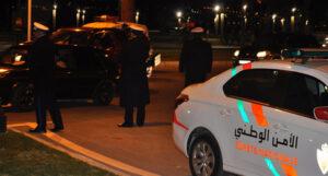 أمن تيزنيت يوقف ثلاثة أشخاص داخل سيارة محملة ب 26 كيلو غرام من “الحشيش” . وهذه هي التفاصيل